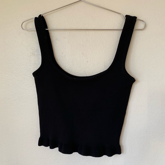 Zara Tops - Zara Knit Scalloped Edge Crop Tank in Black SZ S